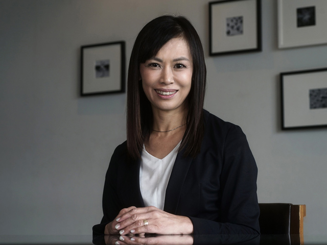 小鳩グループ代表 山本育子の笑顔の写真｜保育への想いを語るあいさつページ